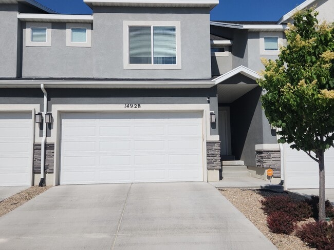 Primary Photo - 14928 Messi St