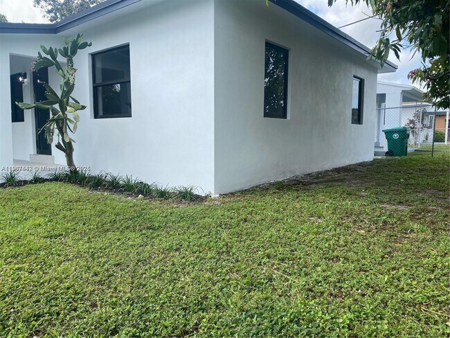 Building Photo - 4992 NW 18th Ave