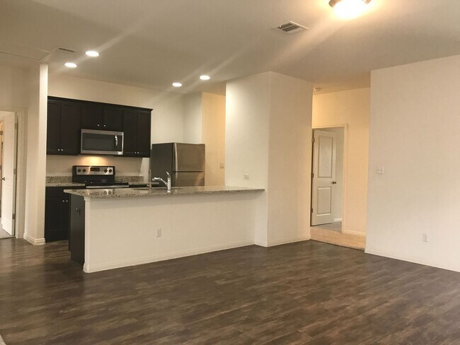 Building Photo - Great 3/2 in Presidential Meadows