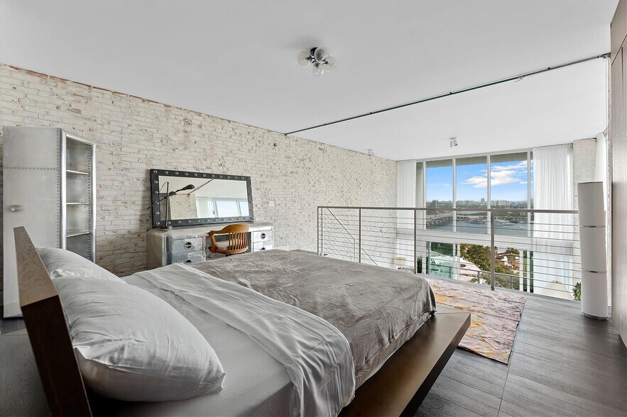 Building Photo - 1040 Biscayne Blvd