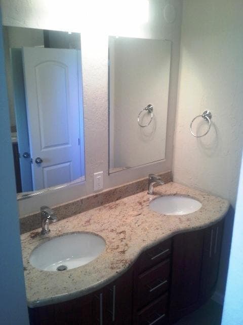 Building Photo - 4 bedroom in South San Francisco CA 94080