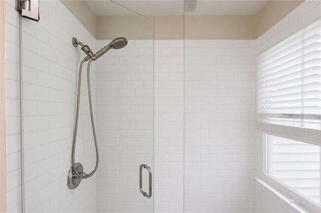 Building Photo - 153 Lantern Ridge Ct