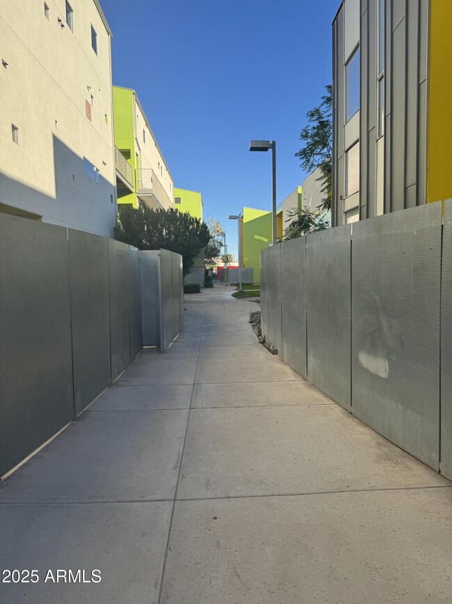 Building Photo - 1111 W University Dr