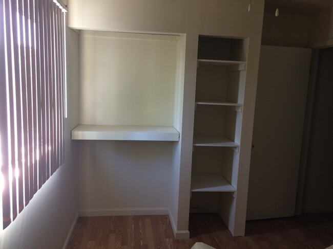 4 BDR Bedroom #4 Closet - 910 E Bellows St