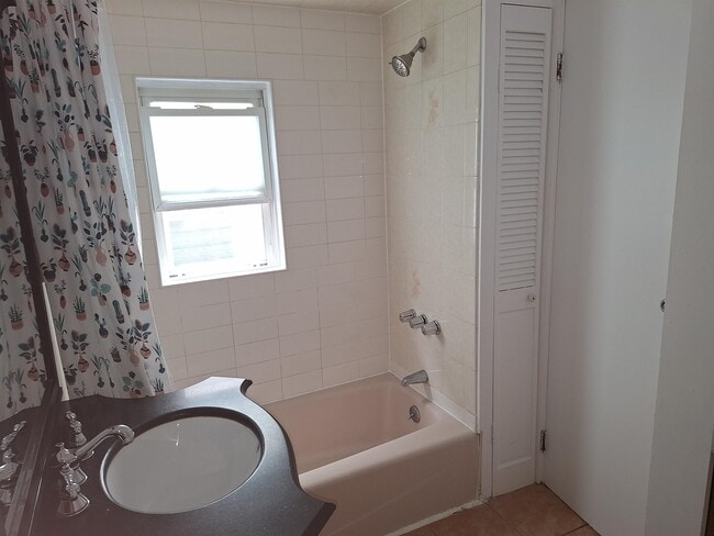 Building Photo - 589 Avenue A
