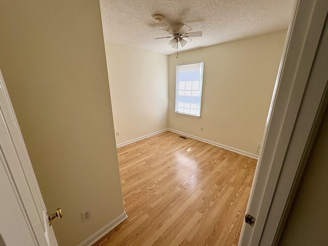 Building Photo - 1033 Holly Point Dr