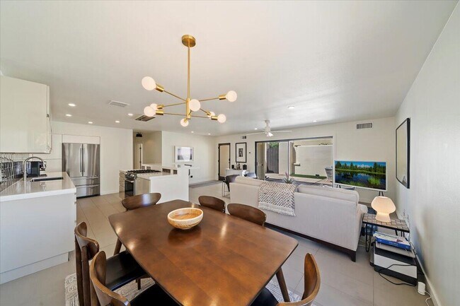 Building Photo - 436 Greenhouse Wy