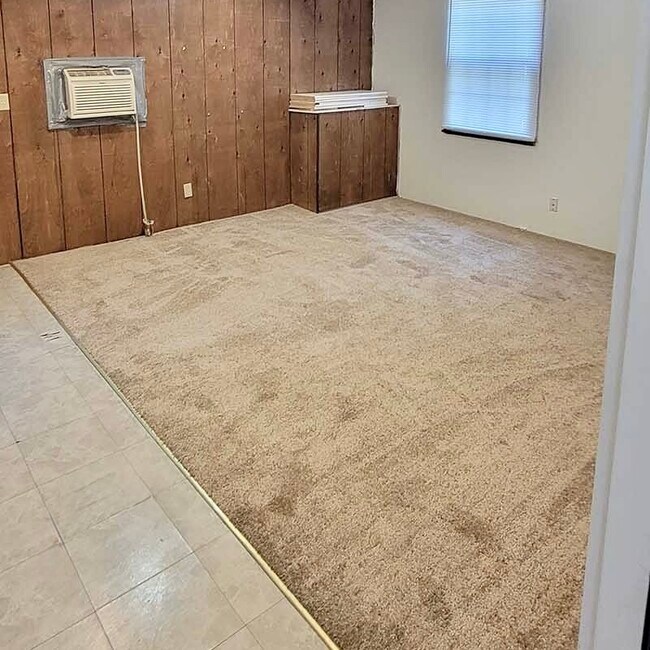 Building Photo - 2407 Carrelton Dr