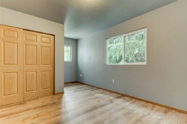 Building Photo - Beautiful Town House in Olympia