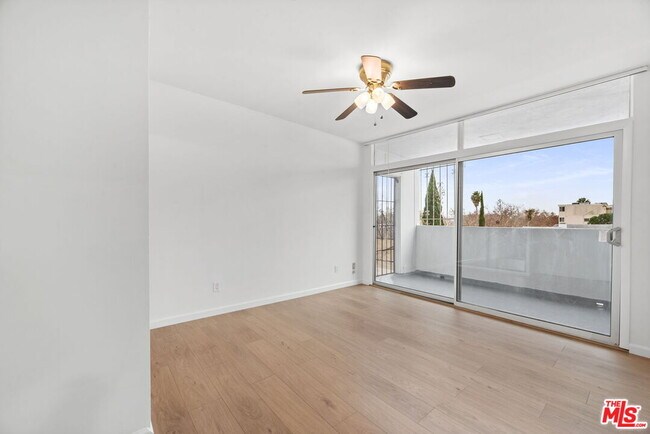 Building Photo - 329 Rexford Dr