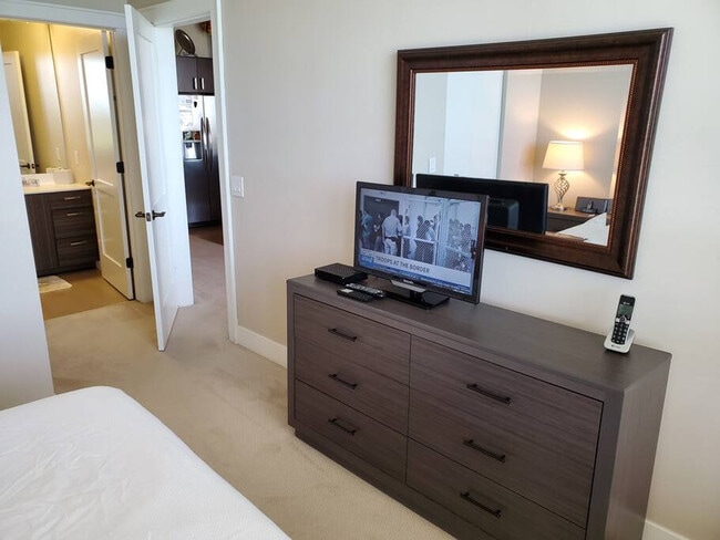 Building Photo - 1813 E Jarvis St