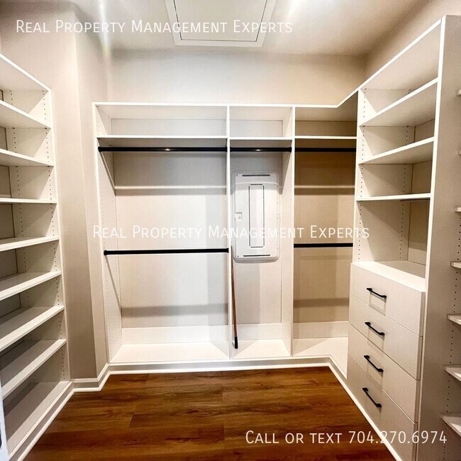 Building Photo - 3162 Hutton Gdns Ln
