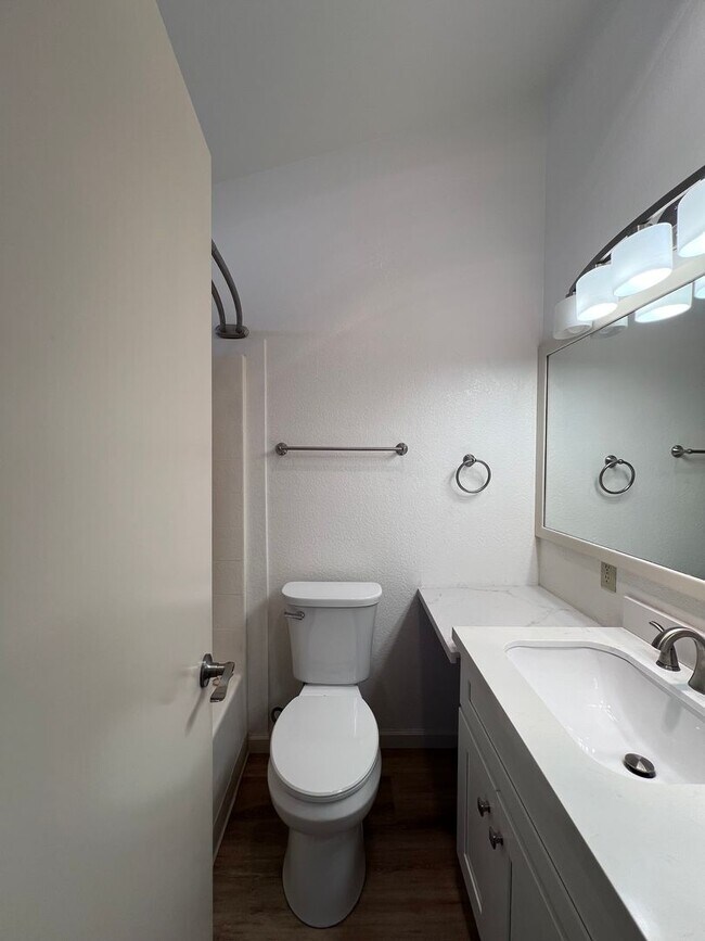 Building Photo - 4580 Ohio St