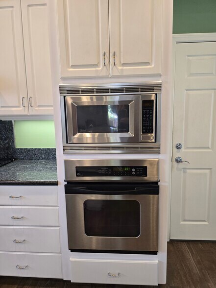 Building Photo - 832 Legacy Dr