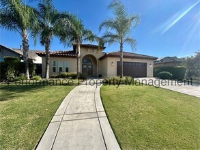 Building Photo - Stunning 4 Bed/3 Bath Home Near City in th...