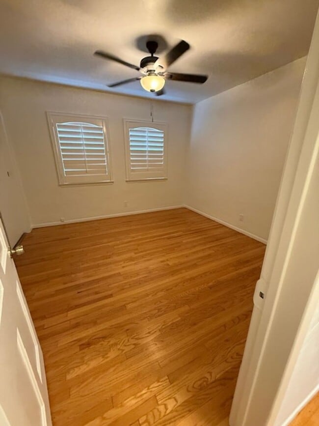 Building Photo - ~ AVAILABLE NOW ~ 3 BEDROOM HOME FOR RENT IN LAKEWOOD VILLAGE!