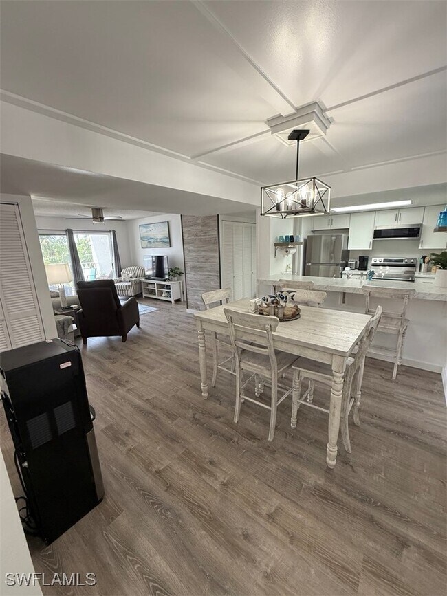 Building Photo - 2875 Palm Beach Blvd