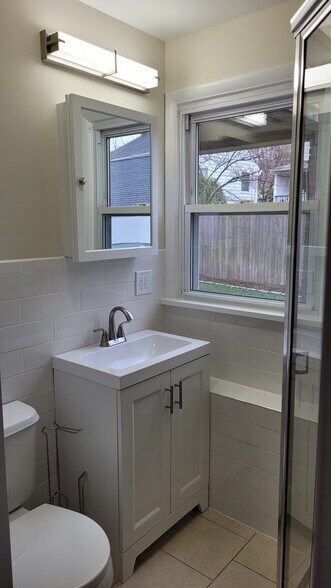 Building Photo - 49 Moshier St