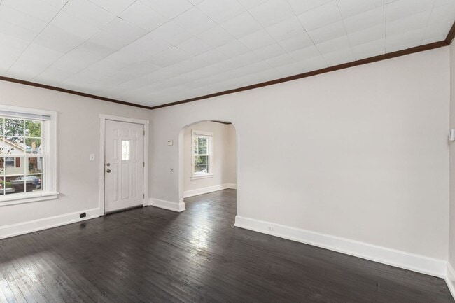 Building Photo - MADISONVILLE - Charming 3+ Bed Cape Cod