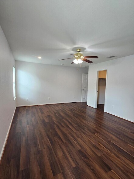 Building Photo - 1124 Hyde Park Dr