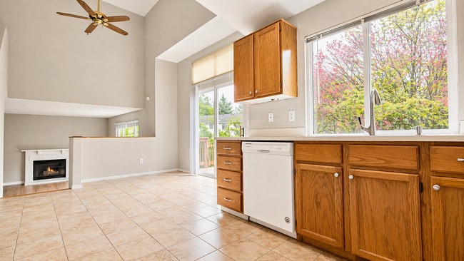 Building Photo - Newly Updated 3BR in The Arbors | Private Long Lake Access + Large Deck