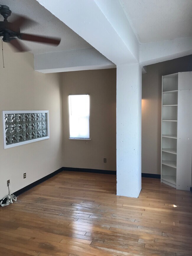 Building Photo - 131 E Broad St
