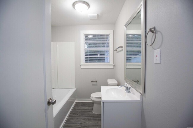 Building Photo - 5008 Lynch Dr