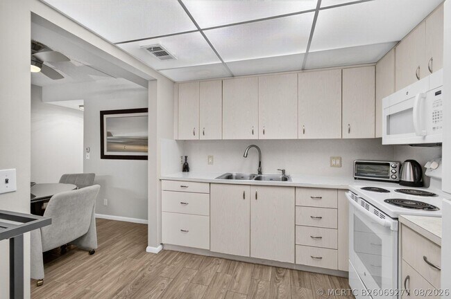 Building Photo - 3030 Wolverton E