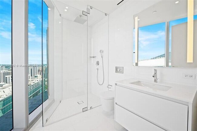 Building Photo - 300 Biscayne Blvd Way