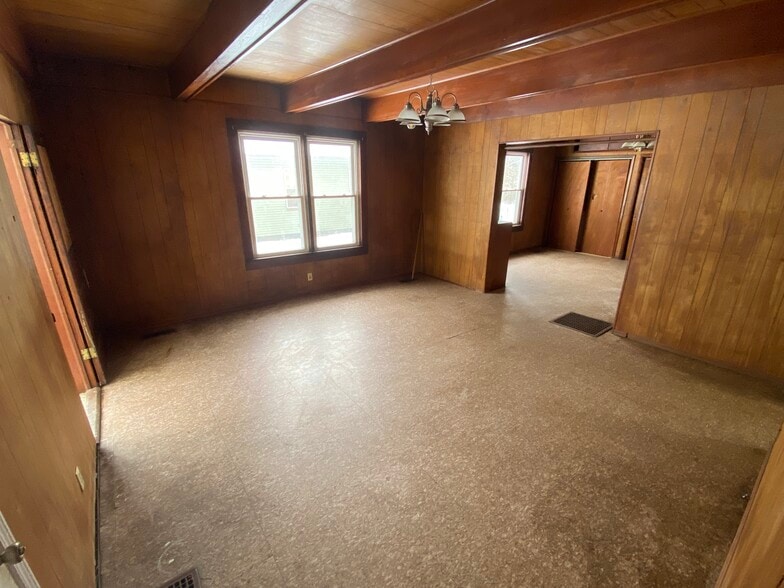 Building Photo - 610 N Allyn St