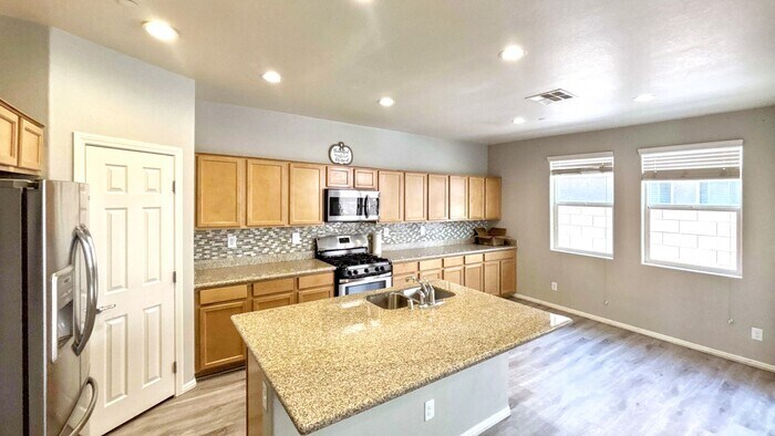 Building Photo - 10228 Ruggles Mansion Ave