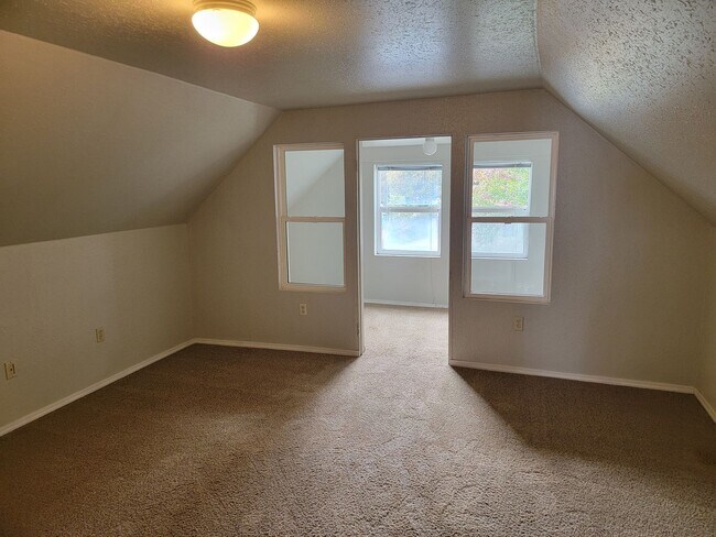 Building Photo - Beautiful 4-Bedroom Home In The Garland Di...