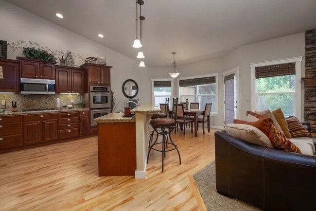 Building Photo - 1636 E Fireside Dr