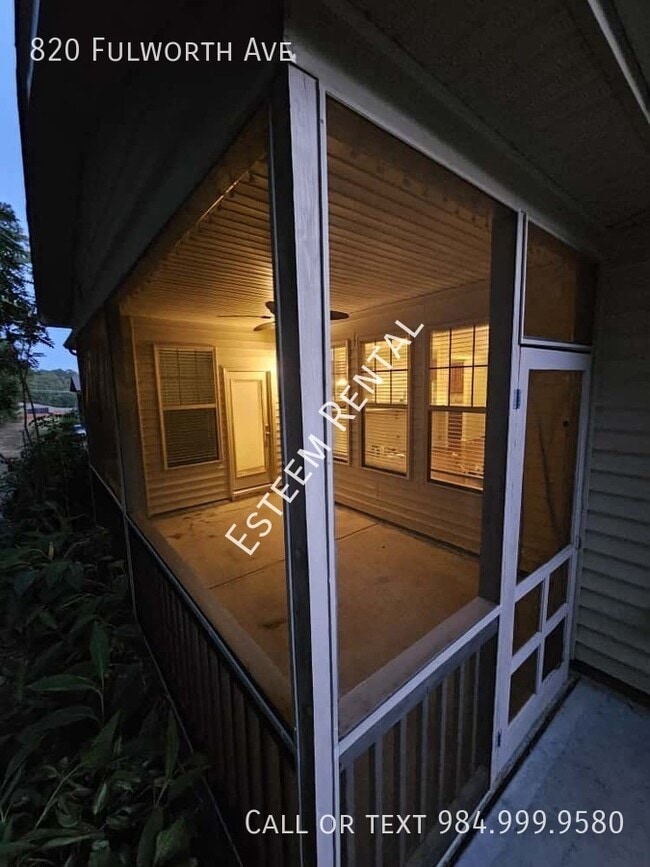 Building Photo - 820 Fulworth Ave