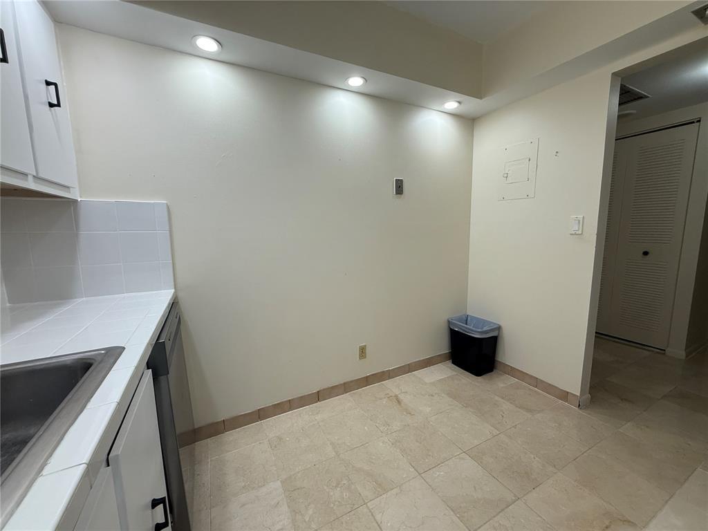 Building Photo - 600 Three Islands Blvd