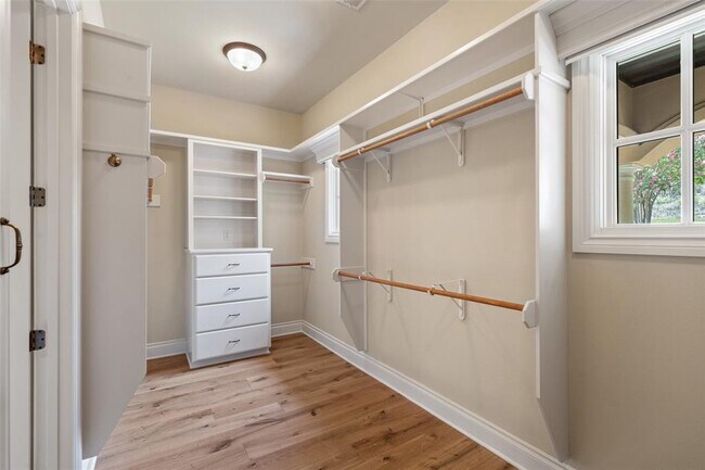 Building Photo - 11924 La Barzola Bend