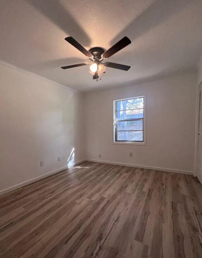 Building Photo - 4 Bedroom, 2 Bath Opelika Rental