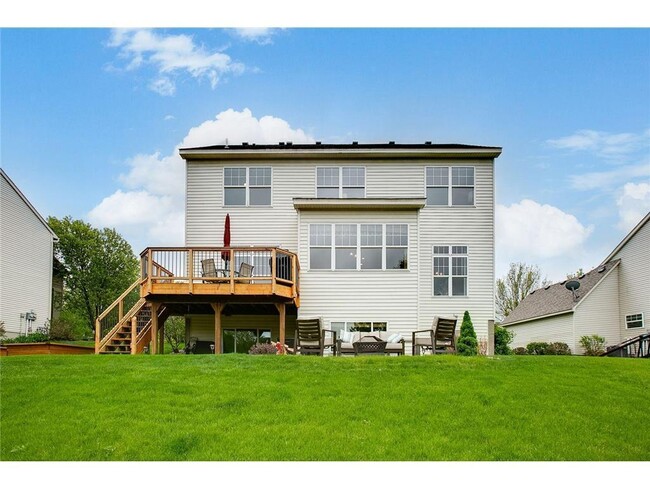 Building Photo - 730 Tilia Ln