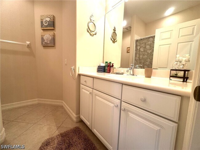 Building Photo - 1634 Tarpon Bay Dr S