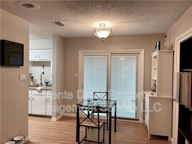 Building Photo - 115 Waller St