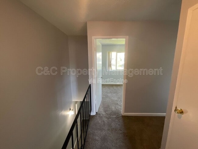 Building Photo - 292 Grecia Ct