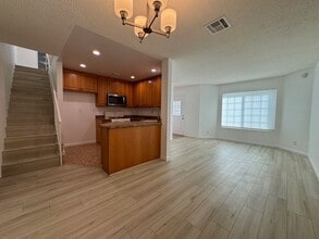 Building Photo - Remodeled 3 bedroom 2.5 bathroom townhouse