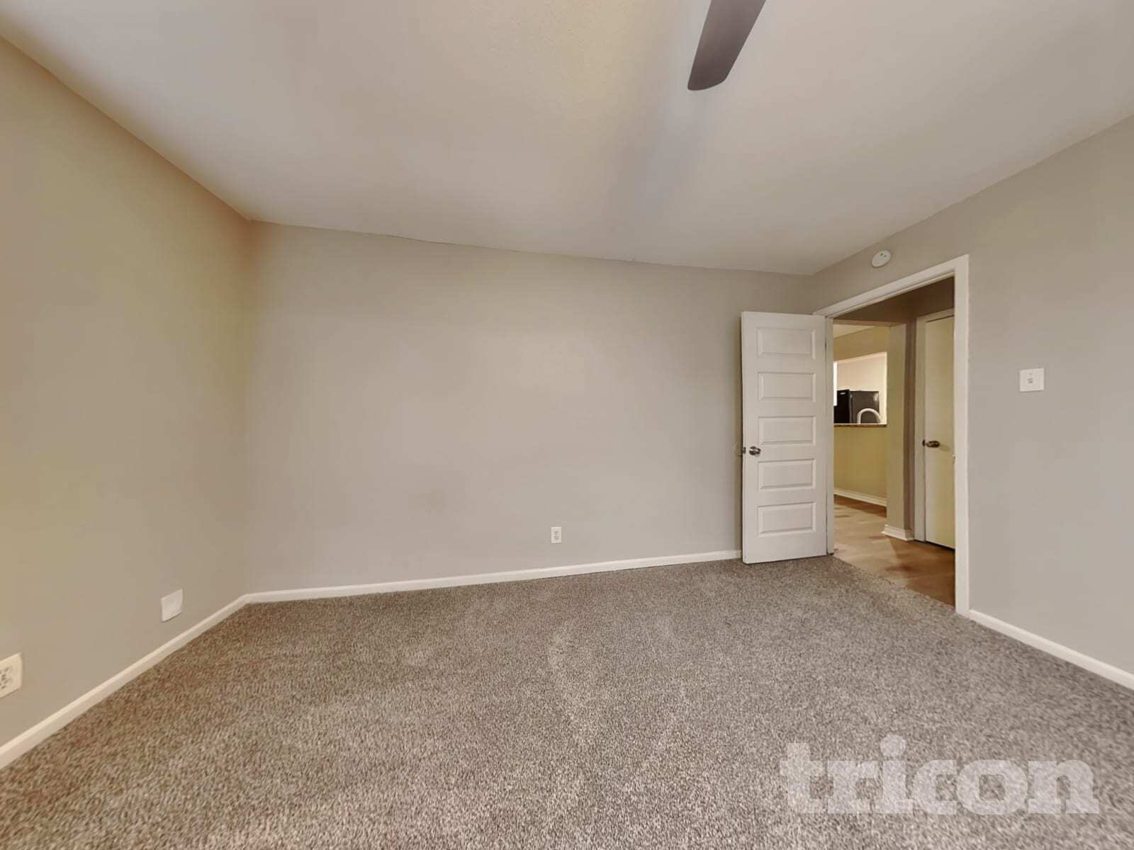 Building Photo - 5022 Crestwood Dr