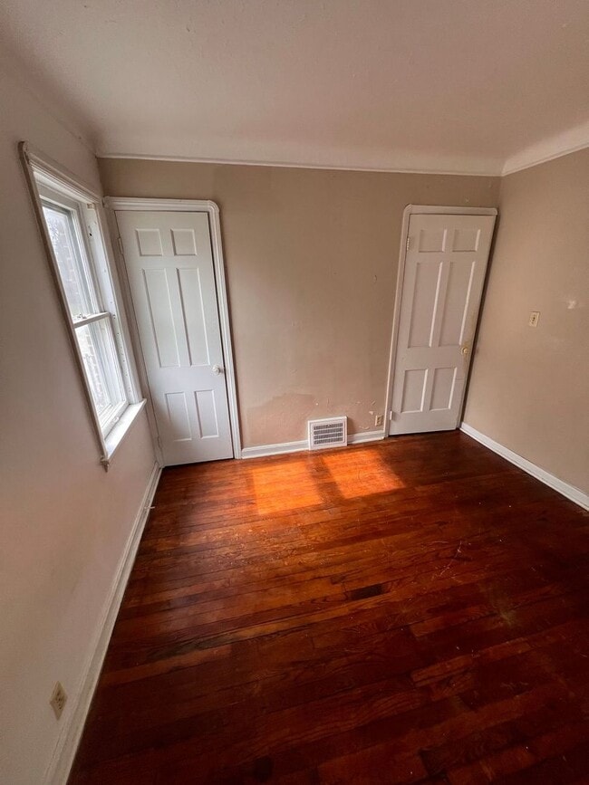 Building Photo - 3914 Brookside Blvd