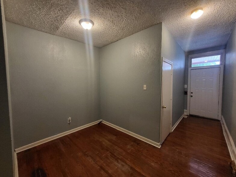 Building Photo - 437 W Bringhurst St