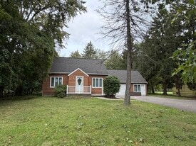 Building Photo - 2486 N French Rd