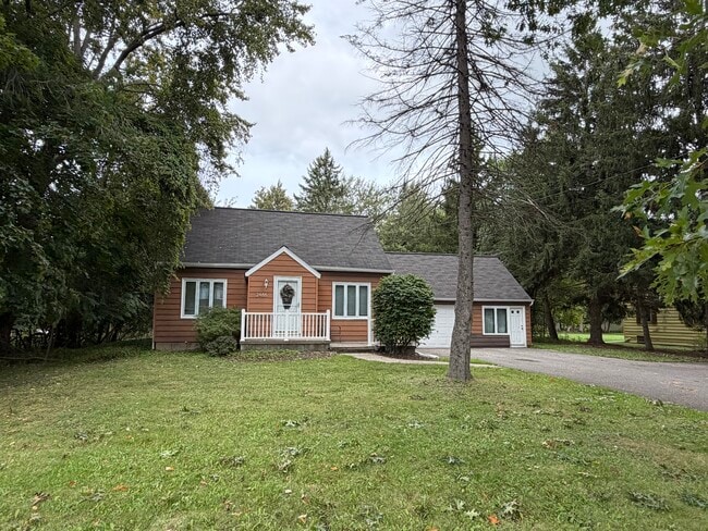 Building Photo - 2486 N French Rd
