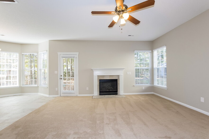 Building Photo - 4521 Hyperion Ct