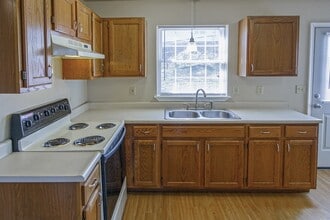 Building Photo - Towns on Evelyn