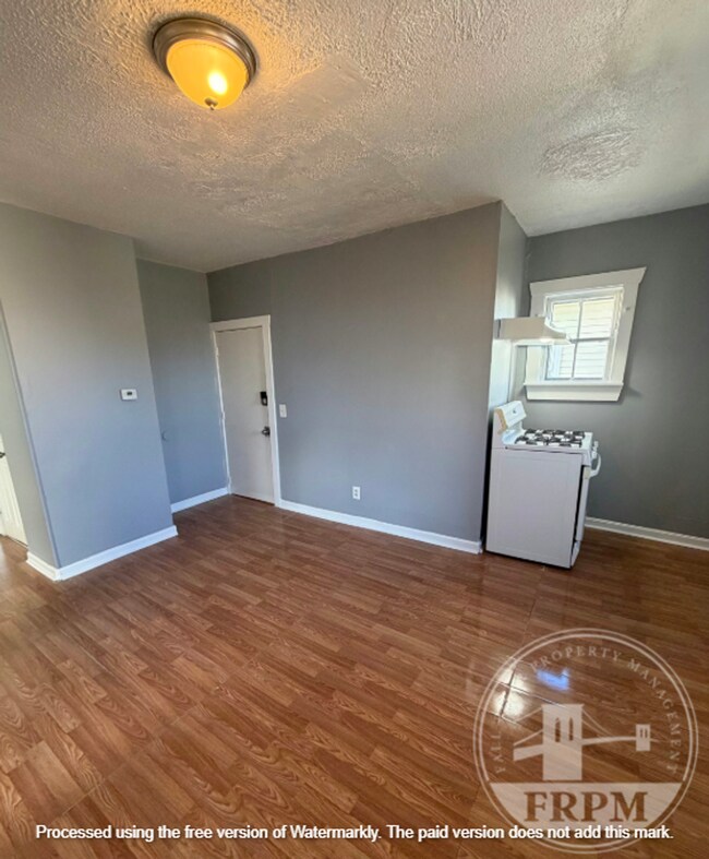 Building Photo - 1272 Pleasant St